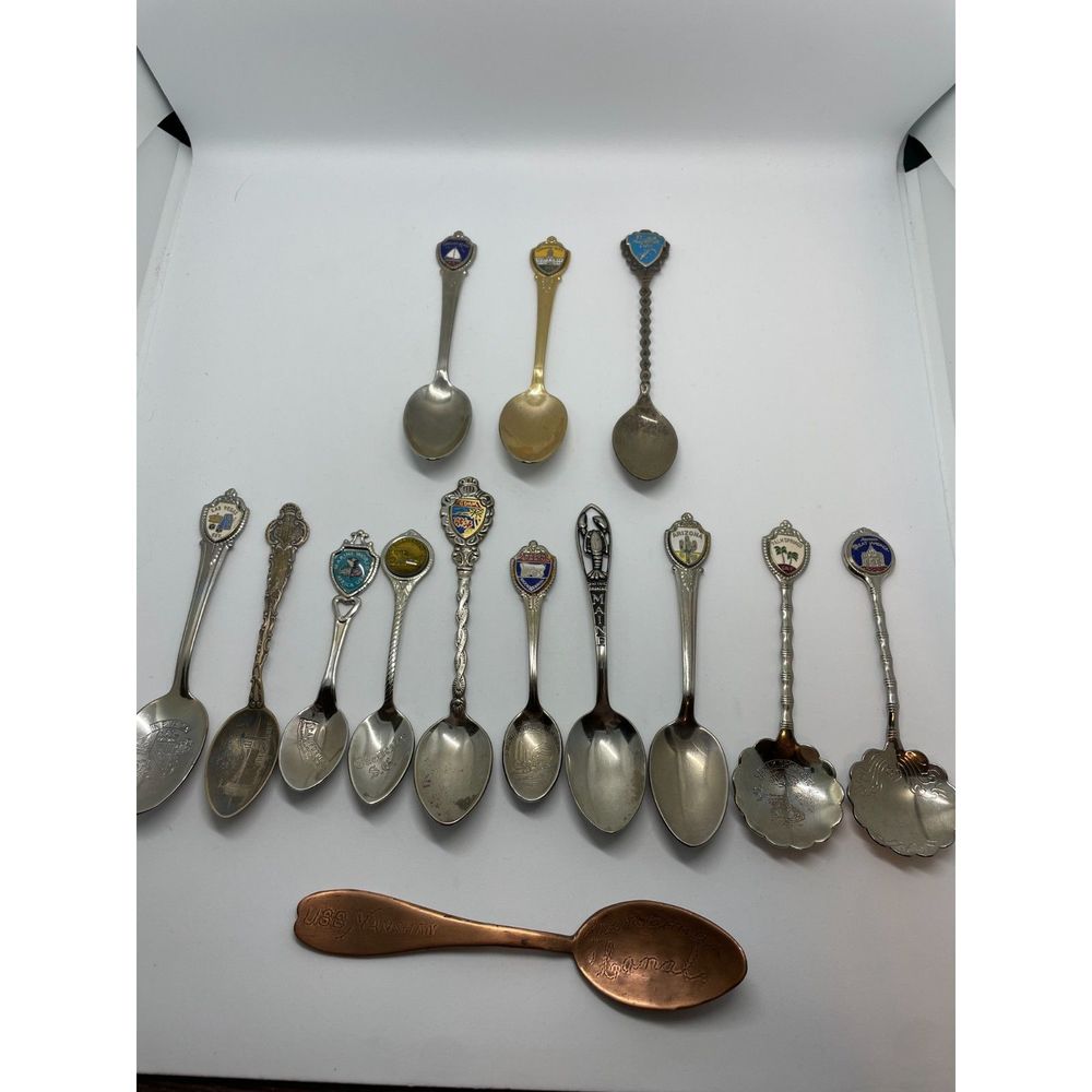 Lot of 14 US Cities and States Collector Spoons